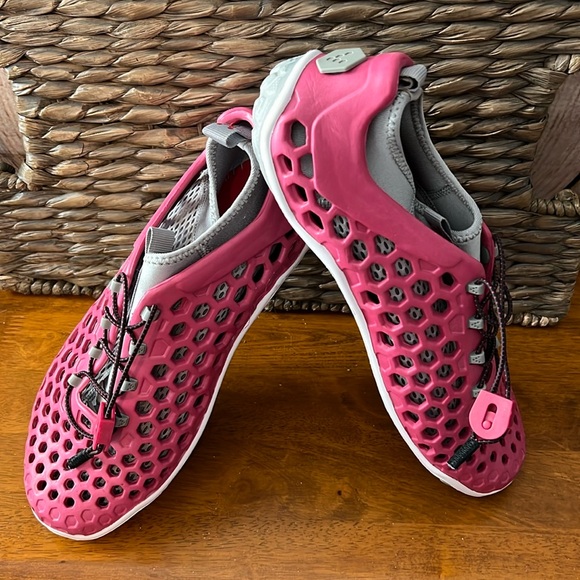Vivobarefoot Water Shoes - Picture 1 of 7